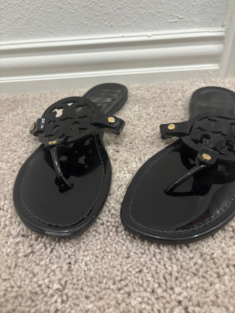 Tory Burch Black Patent Logo Thong Sandals - Picture 6 of 6